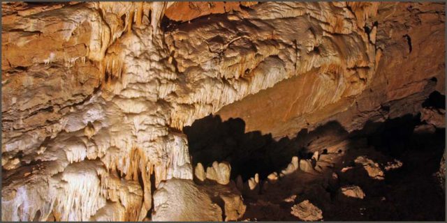 A cseppkőbarlangok csodás látványt nyújtanak, az ott található tiszta levegő pedig kedvező hatással van szervezetünkre!
